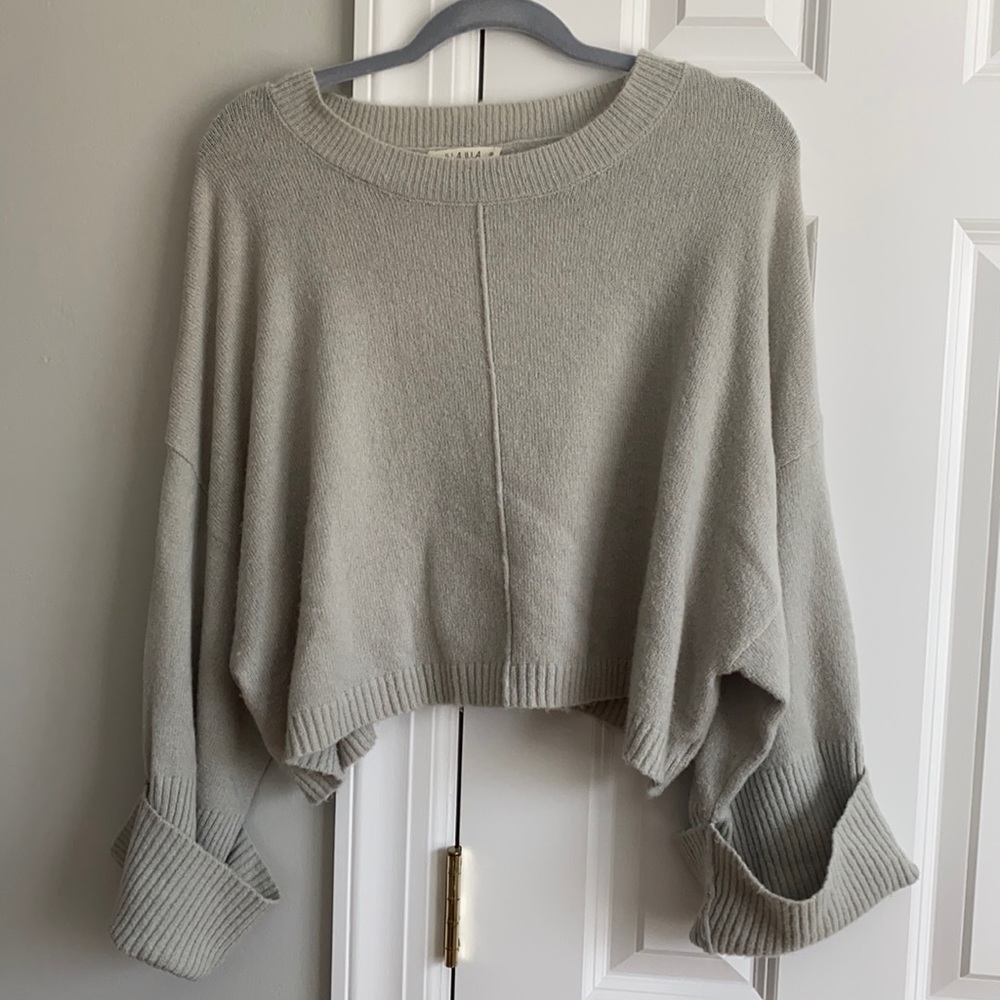 Illa Illa puff sleeve sweater NEVER WORN